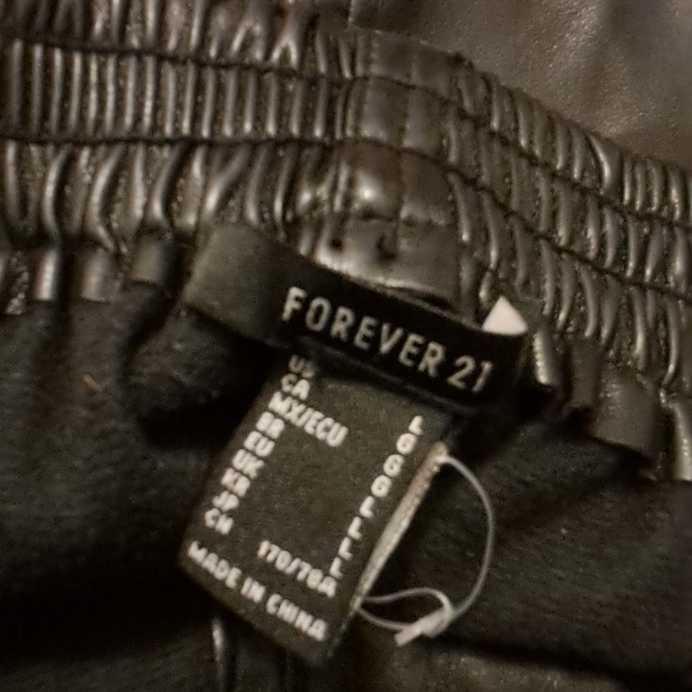 Forever 21 Black Baggy Cargo Style Pants - Picture 4 of 11